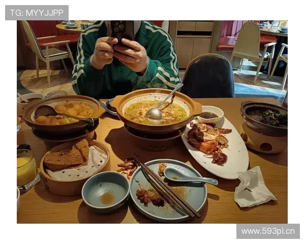 孙准浩今天居然用餐只点了碗白米饭，跟赛场上完全两个人似的！